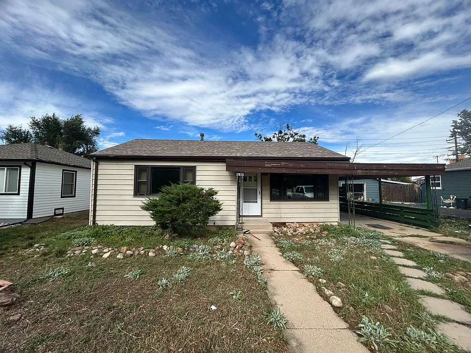 2935 Moorhead Ave