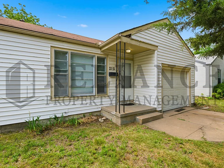 2151 S Green St — Photo 3