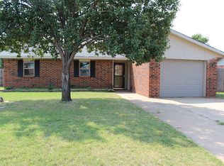 414 Hoover Cir, Elk City, OK 73644