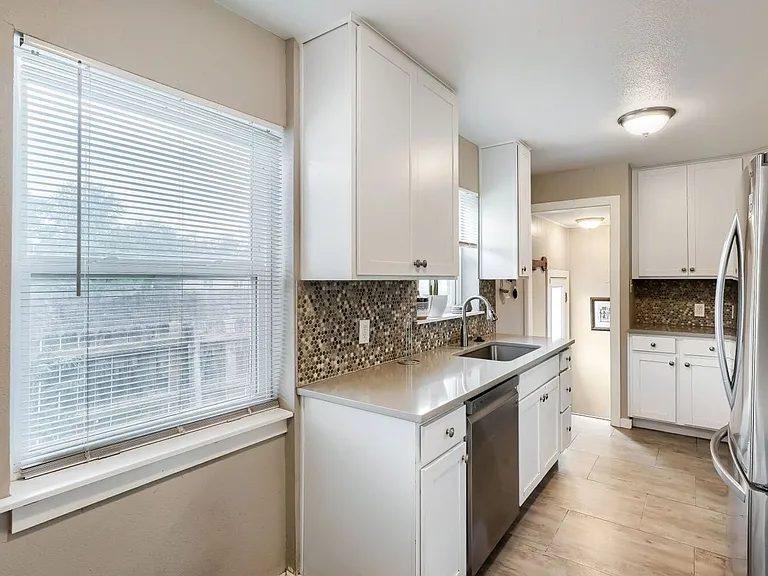 1701 Lima St — Photo 3