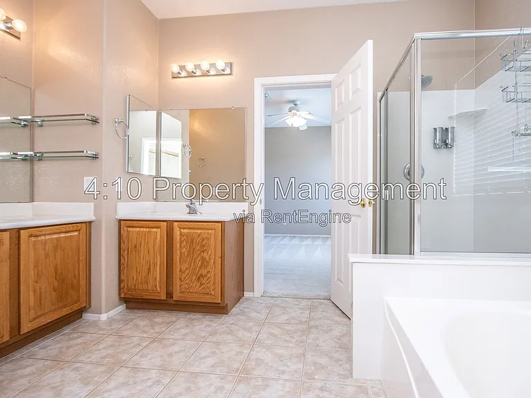 951 E Bellerive Pl — Photo 18