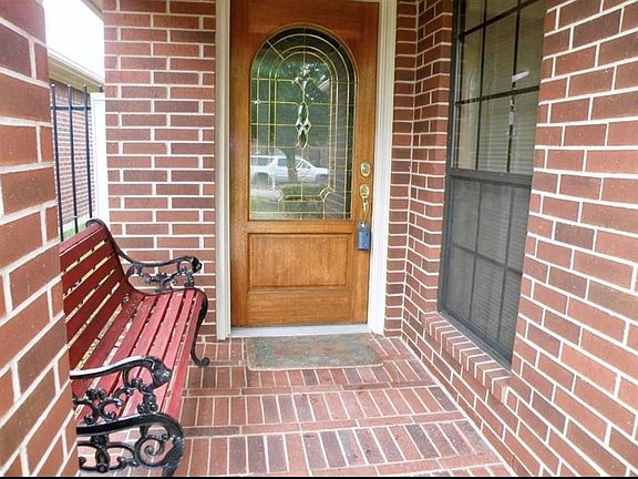 2nd image of 306 Live Oak Ln