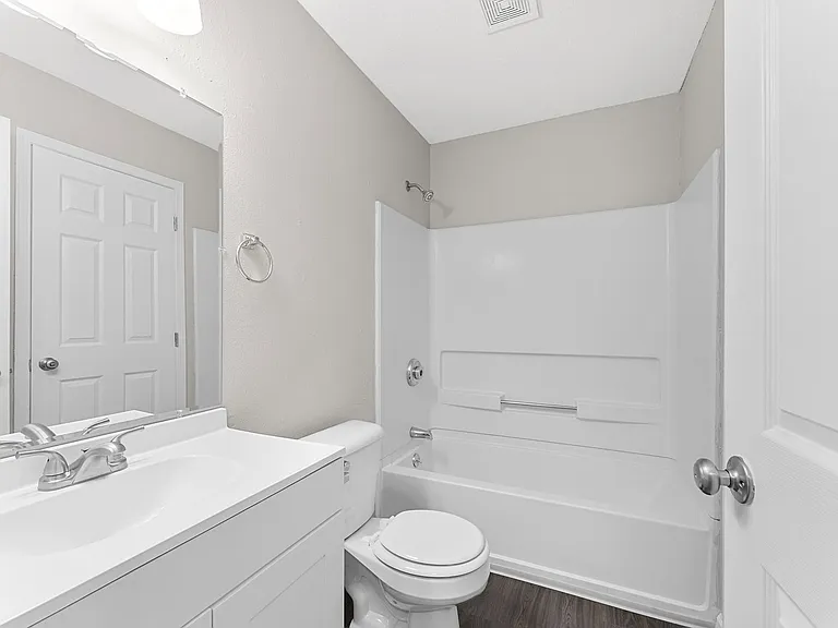 903 Shadow Ln — Photo 4
