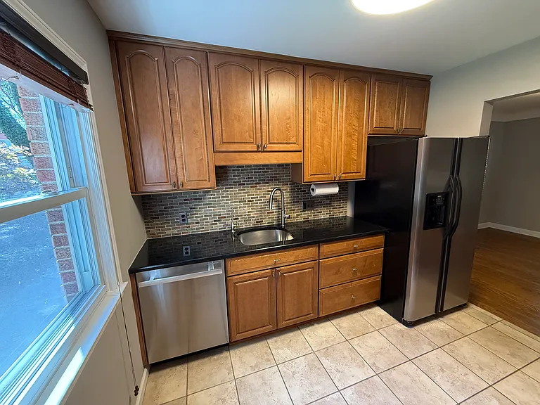 907 Marywood Dr — Photo 3