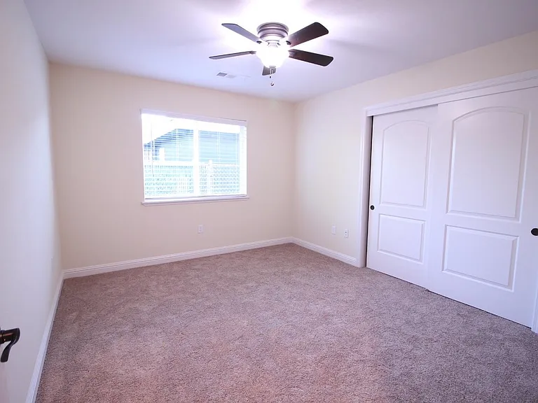 321 Wallace Ave — Photo 8