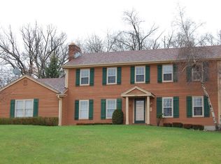 800 Knollwood Ct, Waukesha, WI 53188