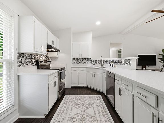 4th image of 1806 Tarbert Dr