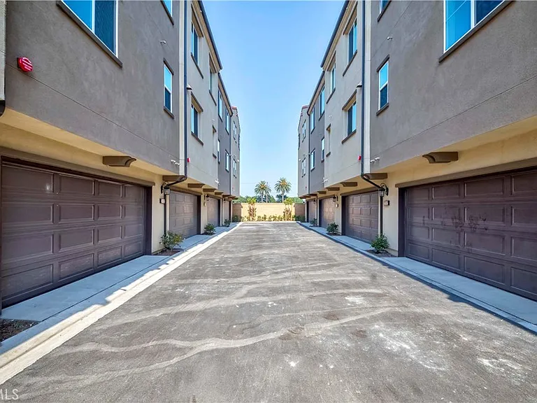 11502 Artesia — Photo 28