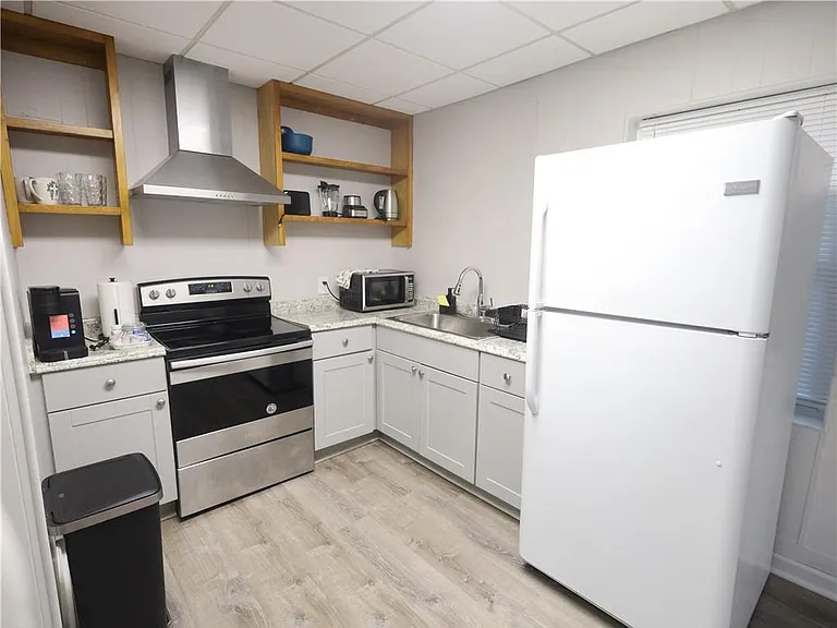 1398 Branchwood Dr — Photo 3