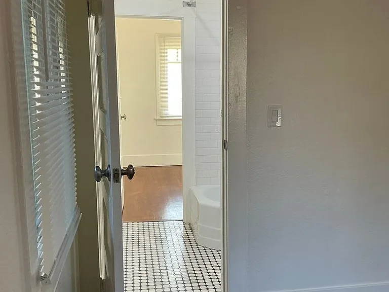 233 E La Veta 492 S — Photo 20