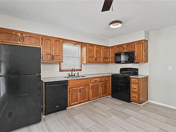 5th image of 1704 NE Patterson Dr