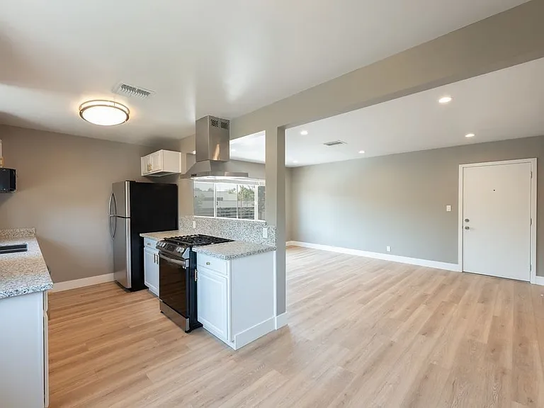 14857 Hartsook St #6 — Photo 29
