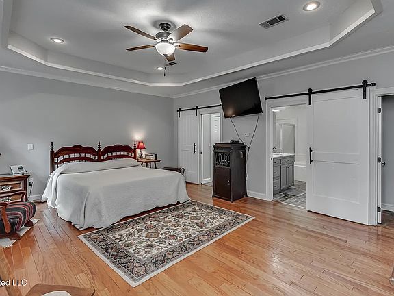 5th image of 209 Lake Terrace Pl