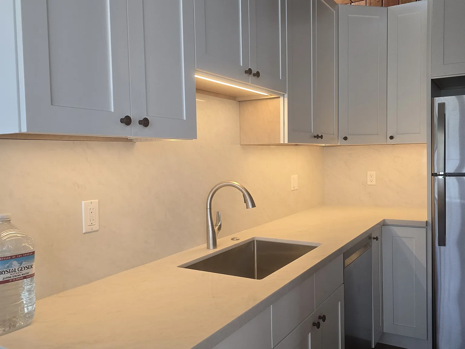 1 bed, 700 sqft, $2,700 — Photo 2