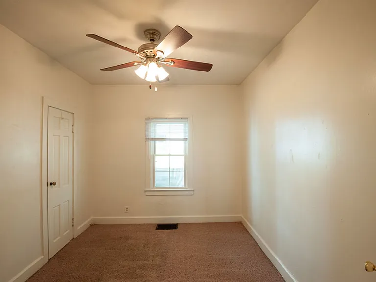 1202 N Walnut St — Photo 41