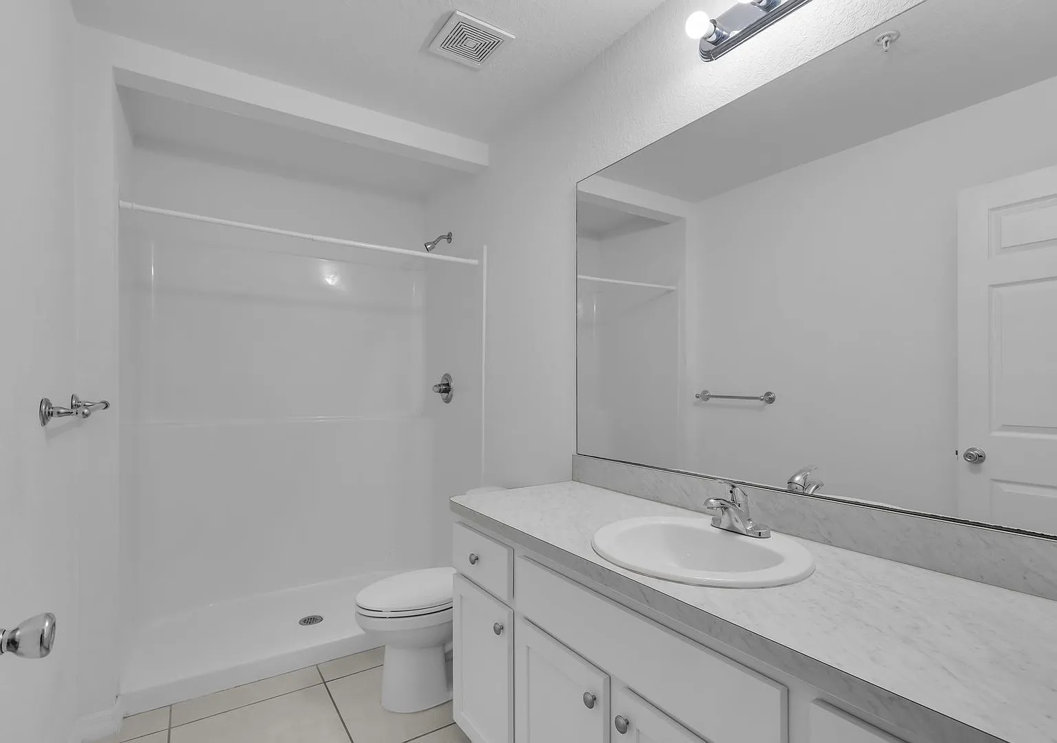 Beautiful 3/2 Triplex — Photo 4