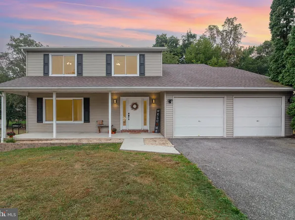 402 Ethan Allen Dr, New Cumberland, PA 17070