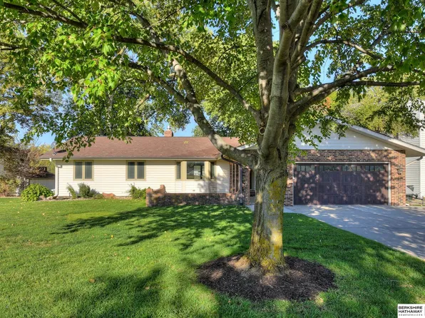 348 Shorewood Ln, Waterloo, NE 68069