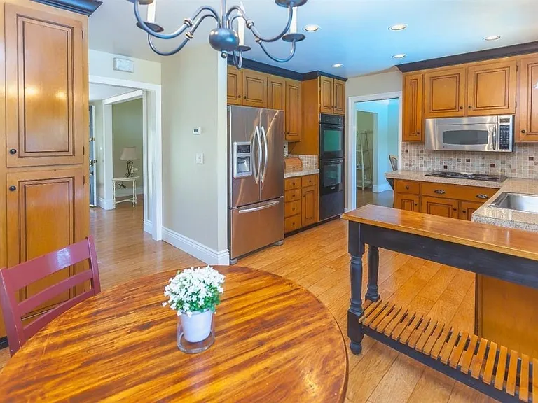 6677 Mount Forest Dr — Photo 7