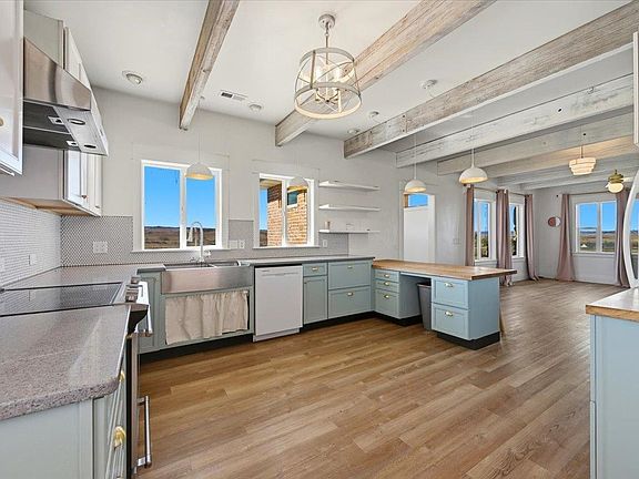 3rd image of 19746 Hunter Rd