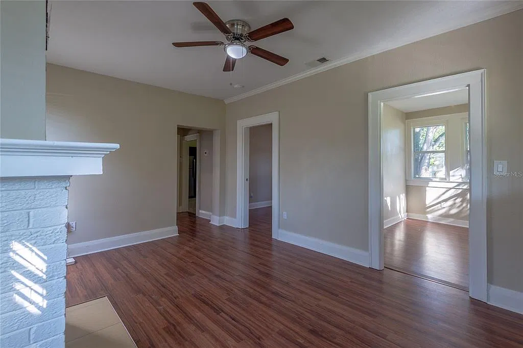 3 bed, 1.0 bath, 912 sqft, $2,300 — Photo 3