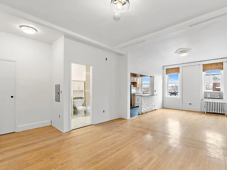 1032 Washington St #5 — Photo 11
