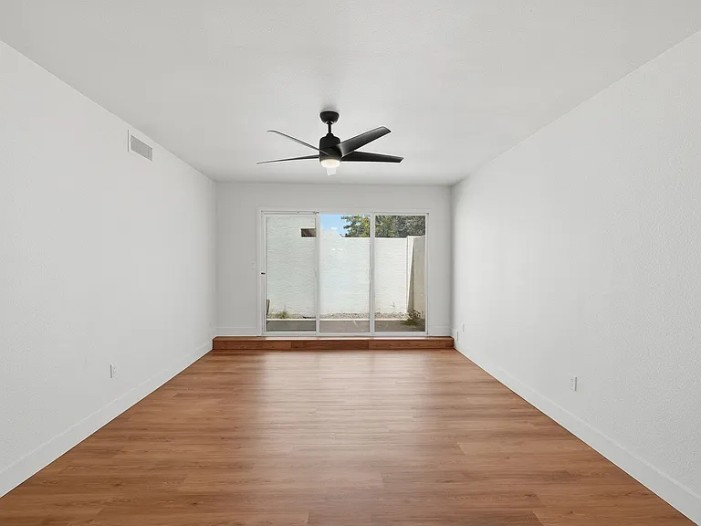 1924 E Duke Dr — Photo 12