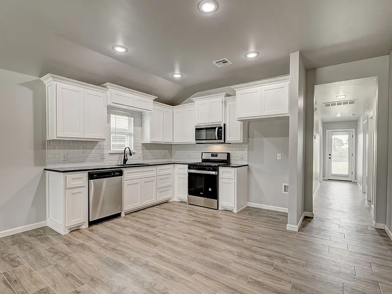 710 League Cir — Photo 8