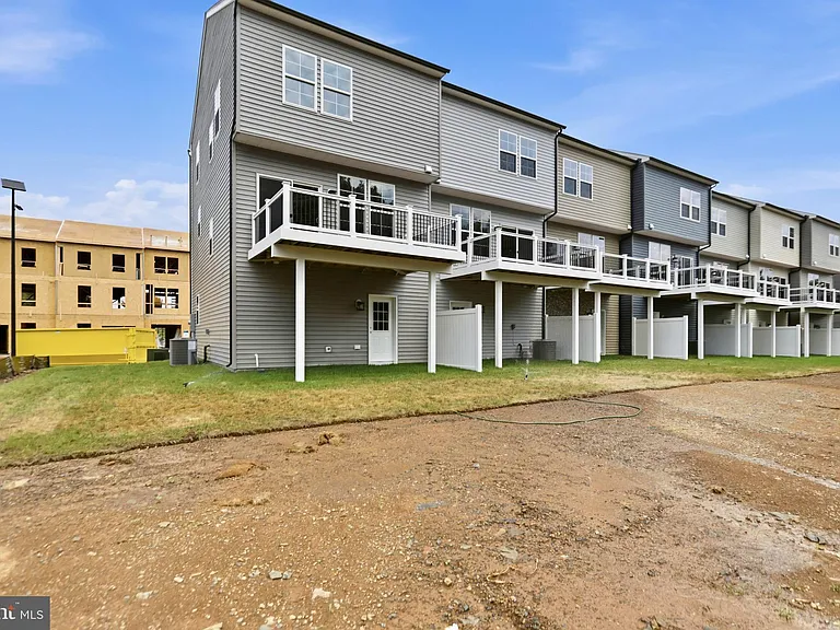 241 Monteith Dr — Photo 25