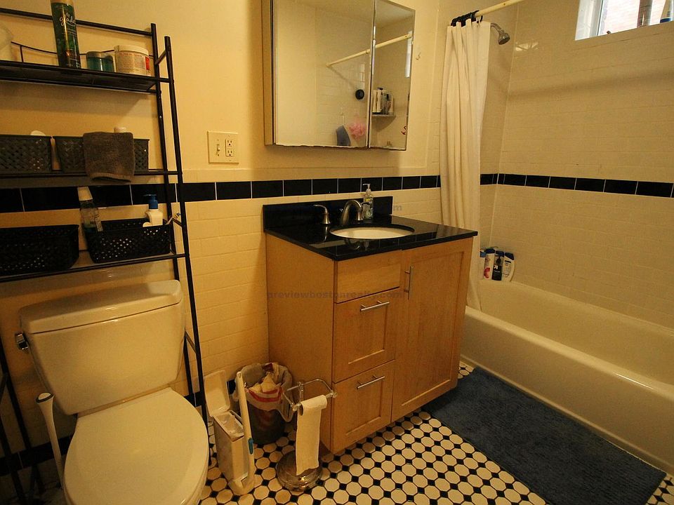 2nd image of 19 Saint Lukes Rd #L1