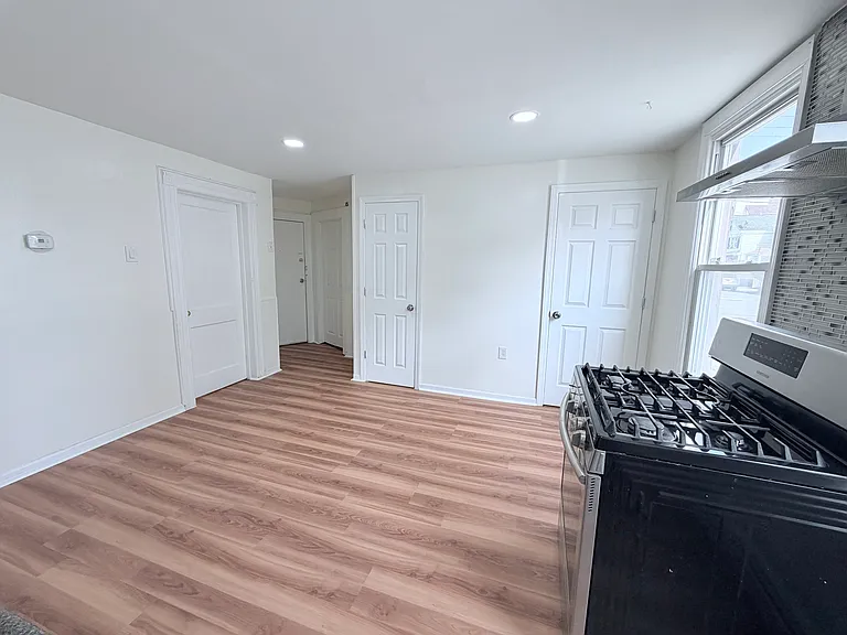 408 E 21st St #1 — Photo 3