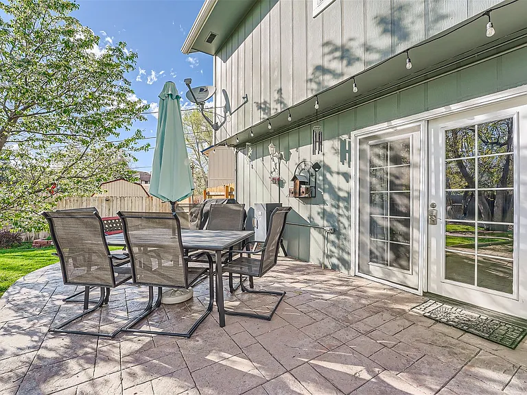 621 Devinney Ct — Photo 15