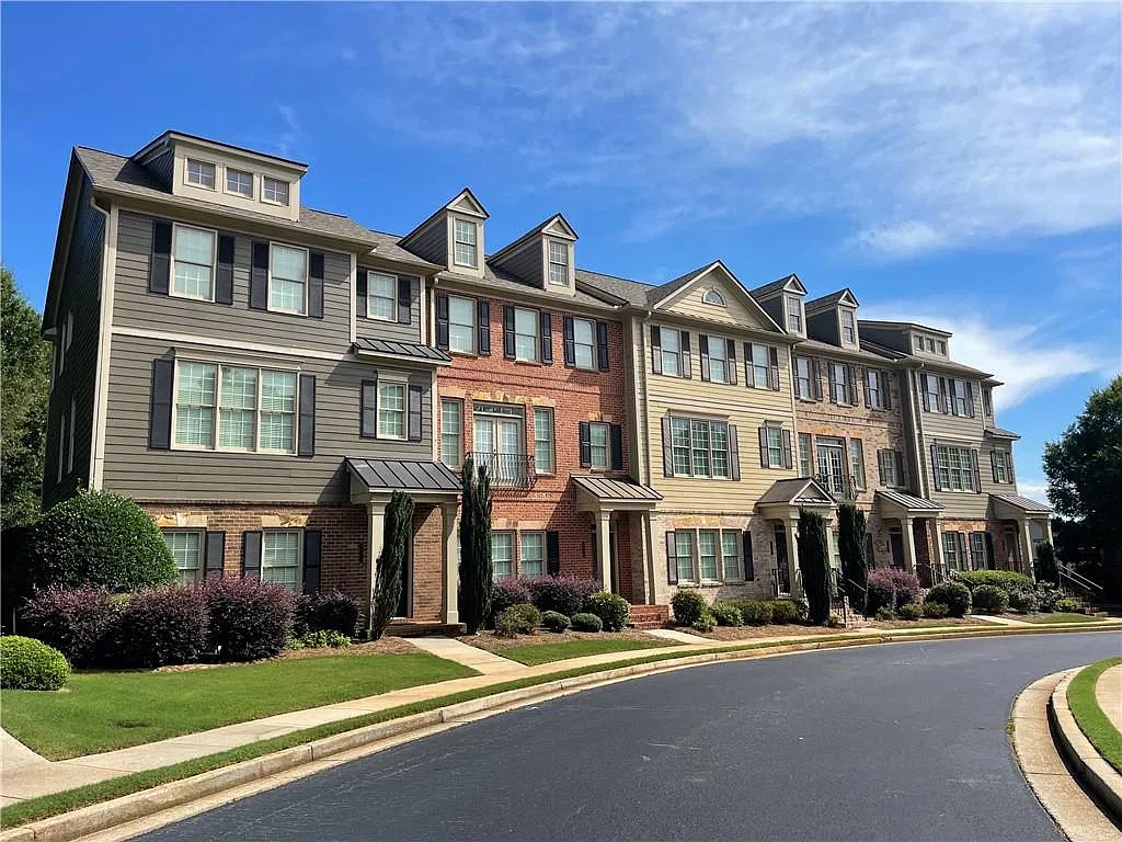 3 bed, 3.5 bath, 2388 sqft, $3,200 — Photo 2