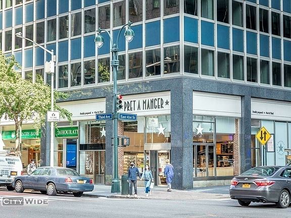 5th image of 463 Lexington Ave #5J