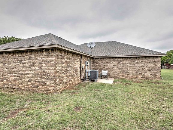 4th image of 5066 Whispering Hills Dr