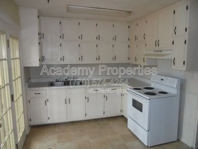 3 bed, 1.0 bath, $1,445 — Photo 3