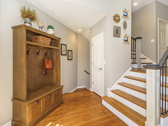 4th image of 10 Park Ave #10