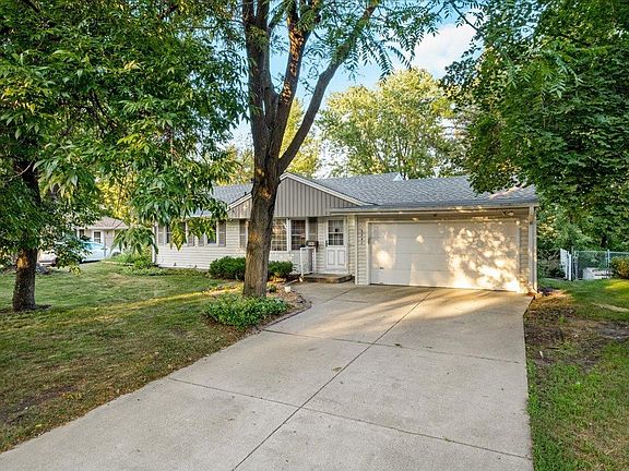 3rd image of 5741 W Moore Lake Dr NE