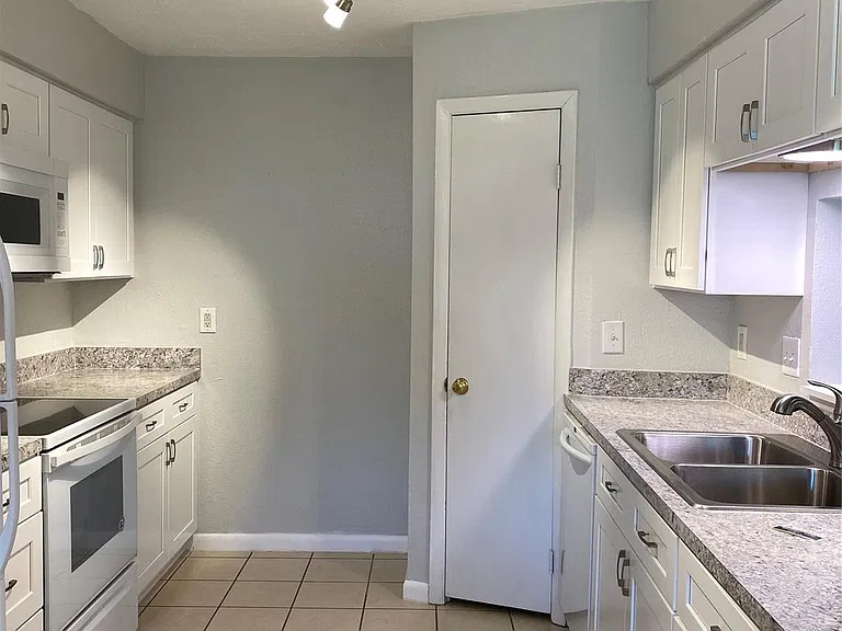 22810 Archibald Blair Ln — Photo 6