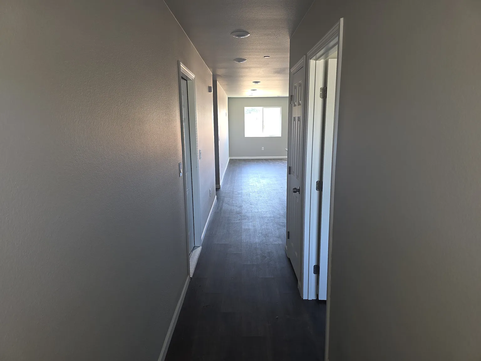 3 bed, 1300 sqft, $2,100 — Photo 2