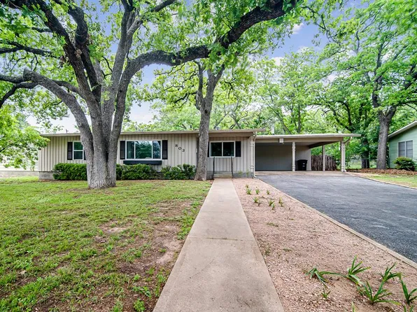 803 W Travis St, Fredericksburg, TX 78624