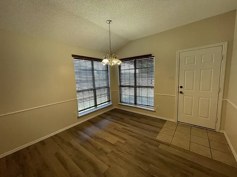 1605 Kirby Ave — Photo 3
