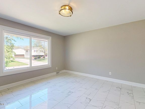 3rd image of 2902 Winchester Rd