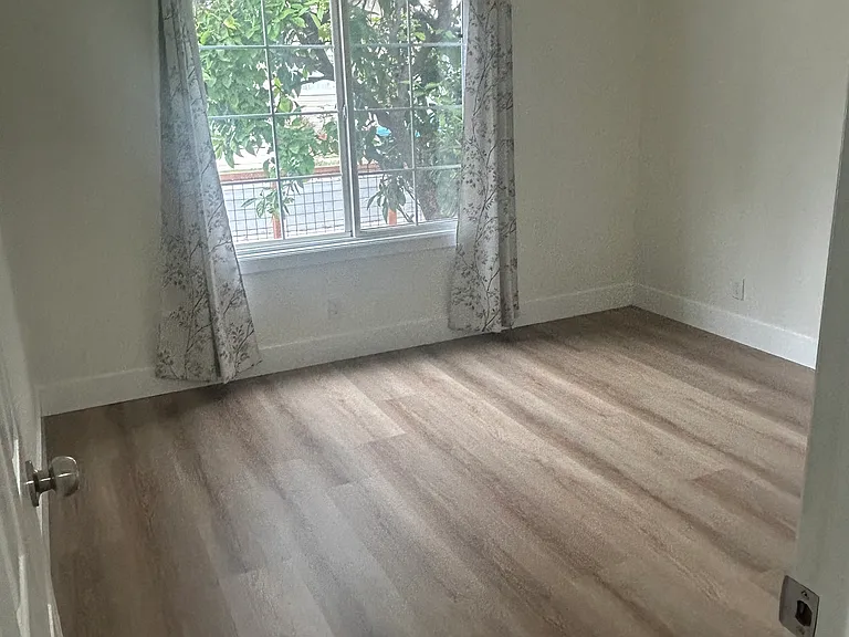 2126 109th Ave — Photo 10