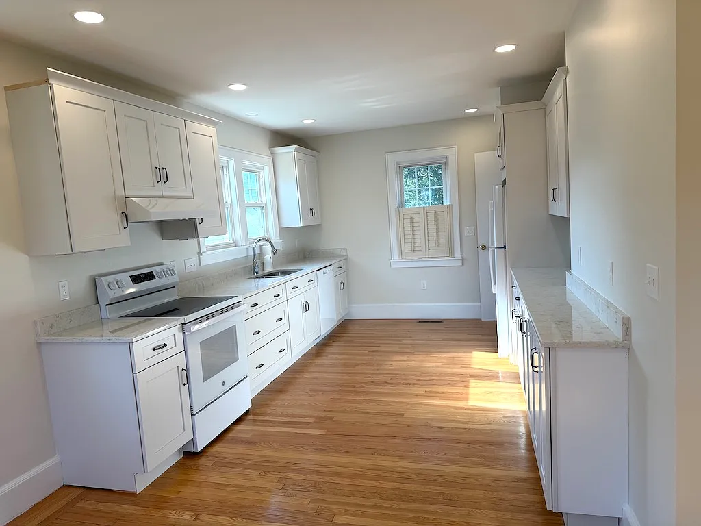 2 bed, 1049 sqft, $3,700 — Photo 2