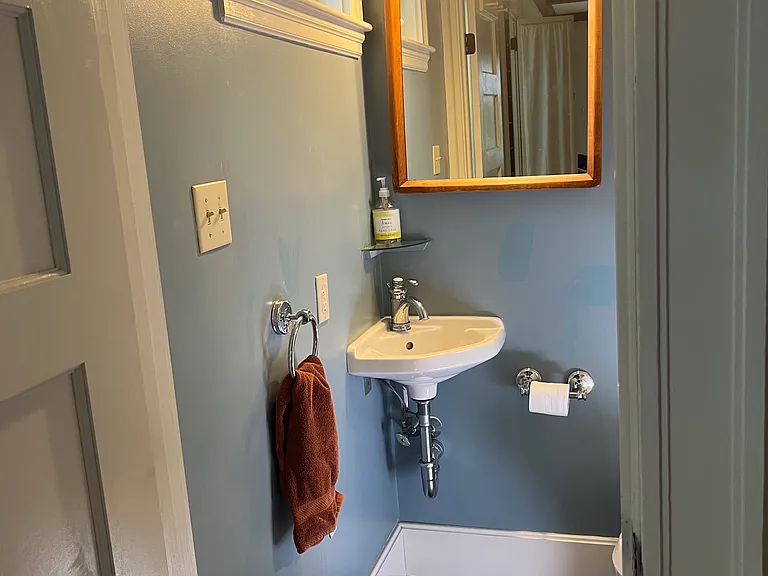 1/2 bath on 2nd floor