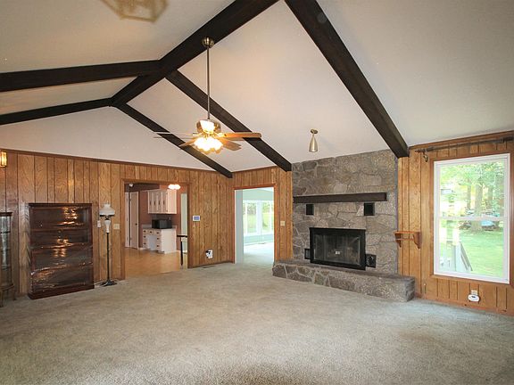 5th image of 104 Edison Cir