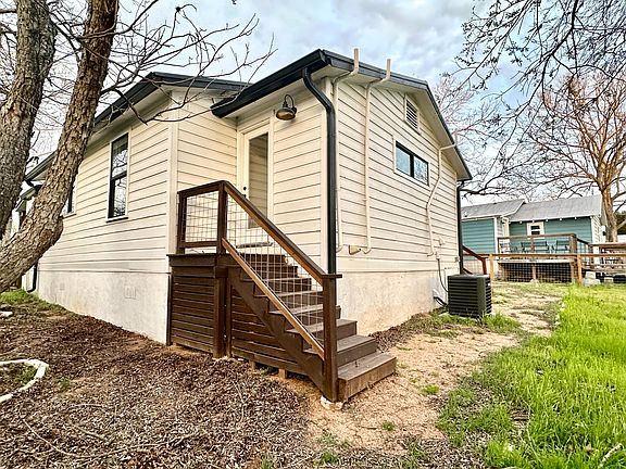 4th image of 567 Booker Ave