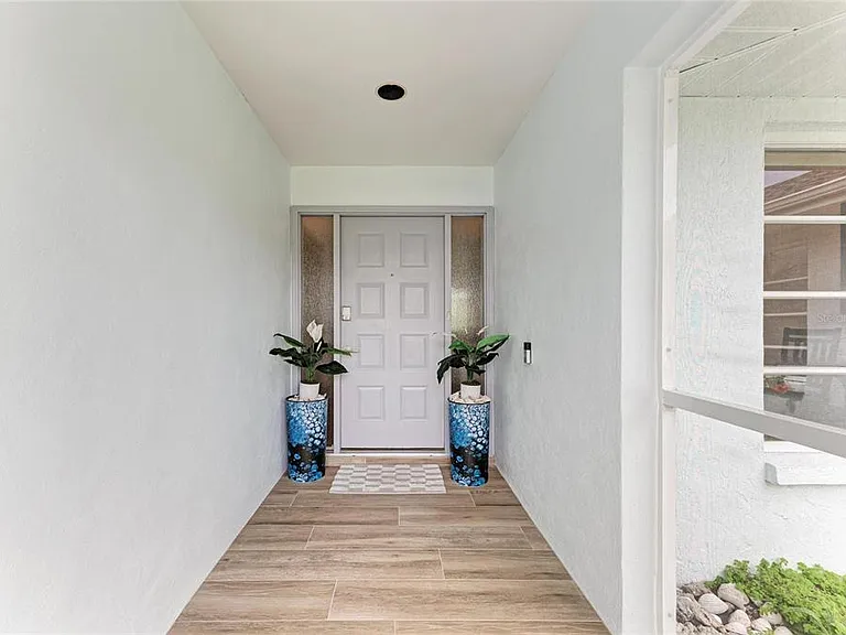 405 Bayside Ln — Photo 5