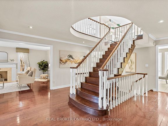 5th image of 36 Ellingwood Ct